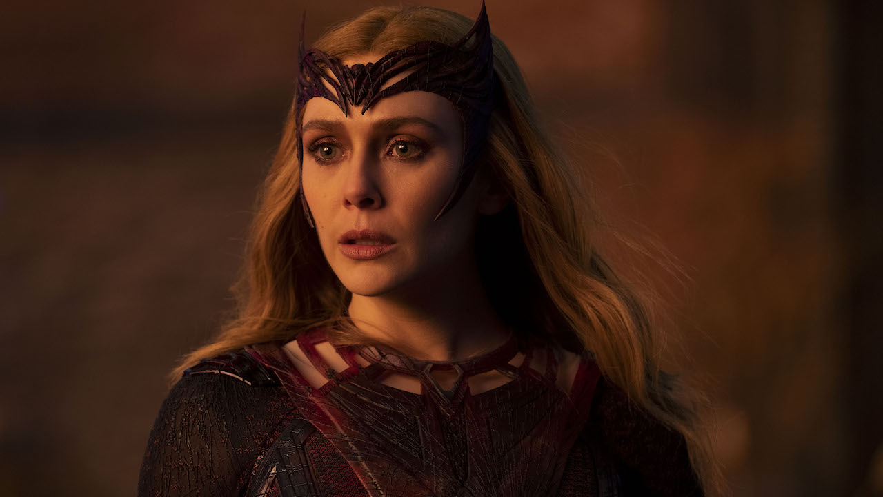 Elizabeth Olsen dans le rôle de Scarlet Witch dans Doctor Strange dans le multivers de la folie