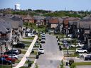 Logement en bordure de la ceinture de verdure de l'Ontario, dans la région du Grand Toronto.  La Ceinture de verdure est considérée comme la solution universelle à l’étalement urbain, ce que les anti-développement appellent toute forme de développement suburbain.