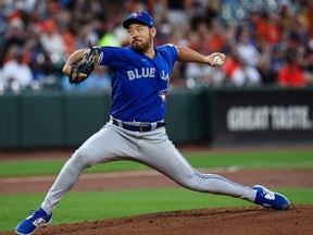 Le lanceur des Blue Jays Yusei Kikuchi livre le terrain contre les Orioles de Baltimore à l'Oriole Park de Camden Yards mardi soir.  Scott Taetsch/Getty Images