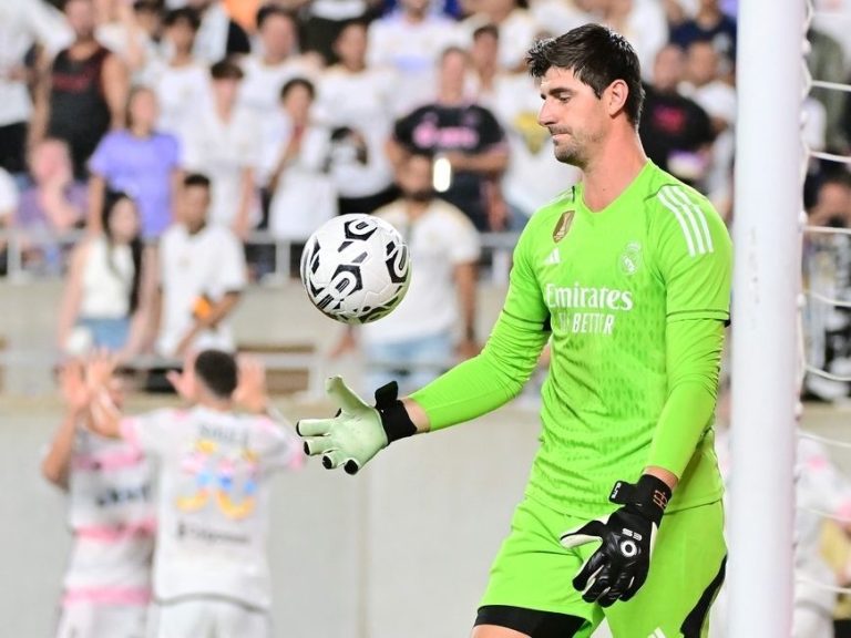 Le gardien du Real Madrid Thibaut Courtois se déchire le ligament du genou et sera opéré