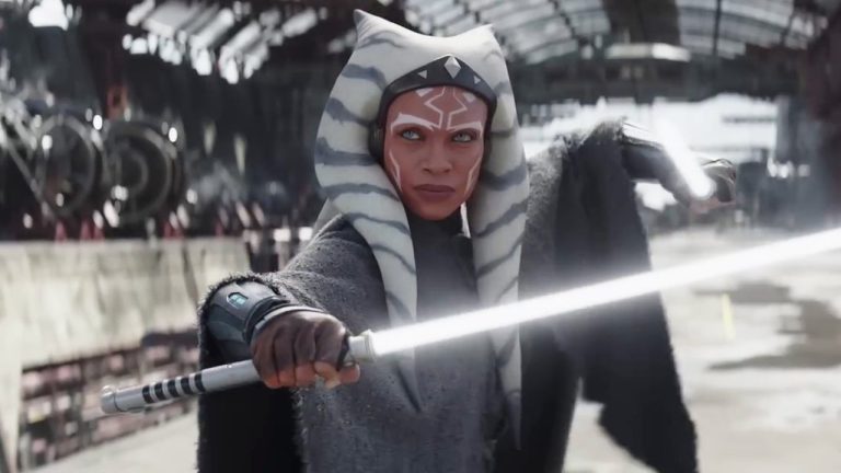 Le nouveau clip d'Ahsoka montre une action cool avec un sabre laser et un vaisseau spatial
