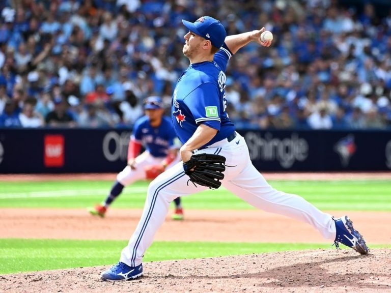 Les Blue Jays placent le droitier Erik Swanson sur la liste des blessés de 15 jours