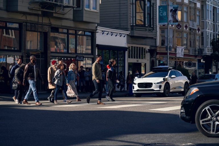 Les régulateurs californiens décideront de l’avenir de Cruise et Waymo