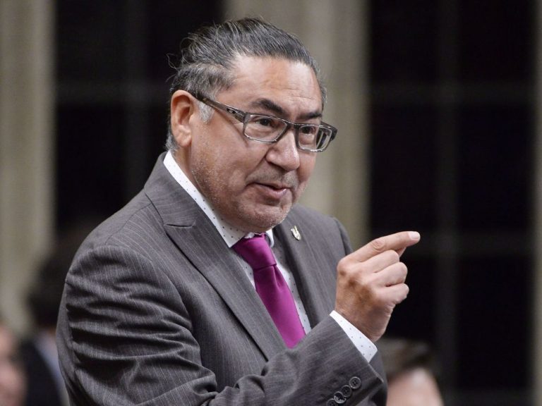 L’ex-député néo-démocrate du Québec Romeo Saganash accusé d’agression sexuelle à Winnipeg