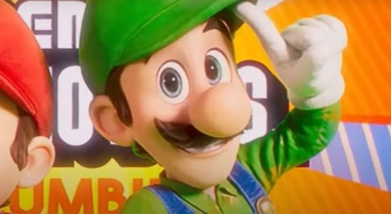 Luigi ne se soucie pas du fait que ce couple vient de se fiancer au parc à thème Super Nintendo World