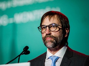 Steven Guilbeault, ministre canadien de l'environnement et du changement climatique, prend la parole à l'ouverture d'un cocktail organisé par le Canada pour accueillir les délégués à la Conférence des Nations Unies sur la biodiversité (COP15) au Palais des congrès de Montréal à Montréal, Québec, Canada, le décembre 10, 2022.