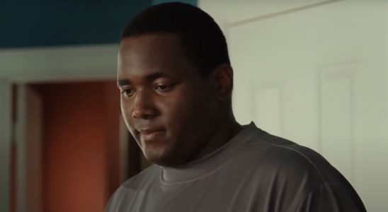 Michael Oher, dont la vie a inspiré The Blind Side, affirme qu'il n'a jamais été adopté et que ses parents présumés l'ont exploité