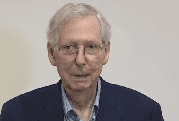 Mitch McConnell se fige à nouveau lors d’une conférence de presse — [VIDEO] – Ligne TV