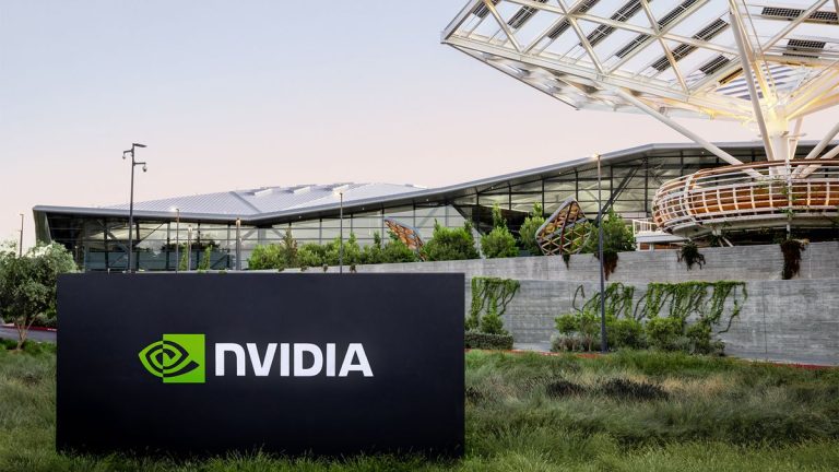 Nvidia atteint un chiffre d’affaires record de 13,5 milliards de dollars grâce aux ventes explosives de GPU AI