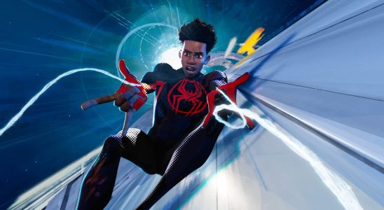 Pourquoi Spider-Man: à travers la sortie numérique de Spider-Verse est-il différent de la coupe théâtrale?