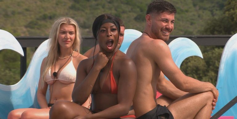 Scott de Love Island répond aux rumeurs de romance avec Catherine
