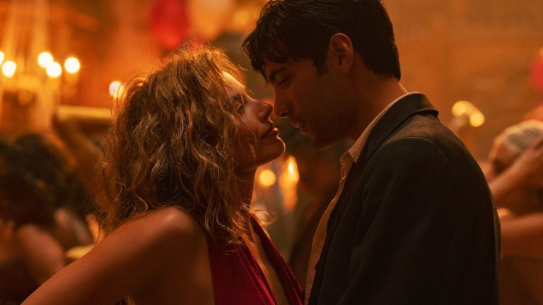 Margot Robbie and Diego Calva in Babylon