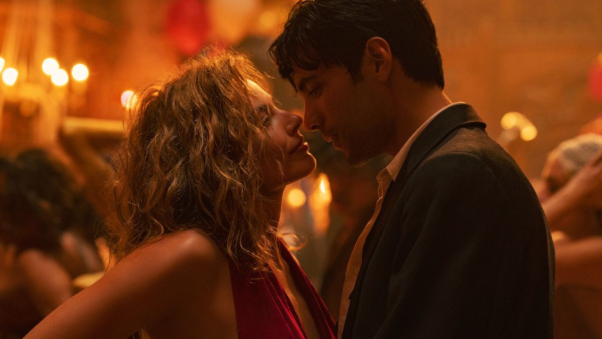 Margot Robbie and Diego Calva in Babylon