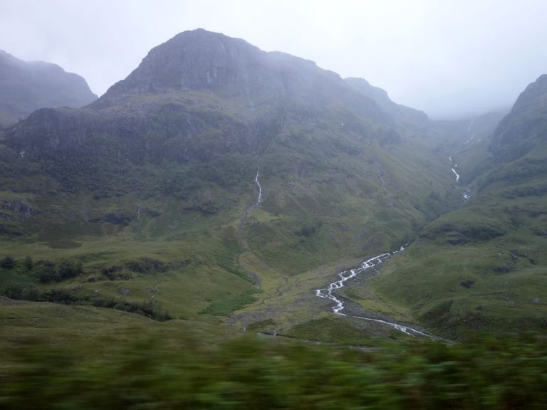 Un guide chevronné et 2 clients dans la soixantaine ont péri sur une crête perfide dans les Highlands écossais