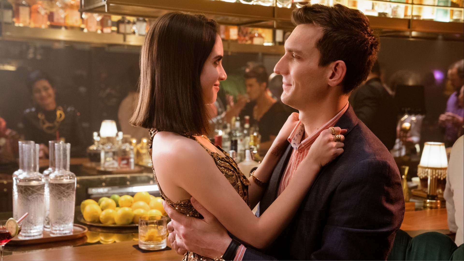 Laura Marano et Scott Michael Foster dans Choose Love