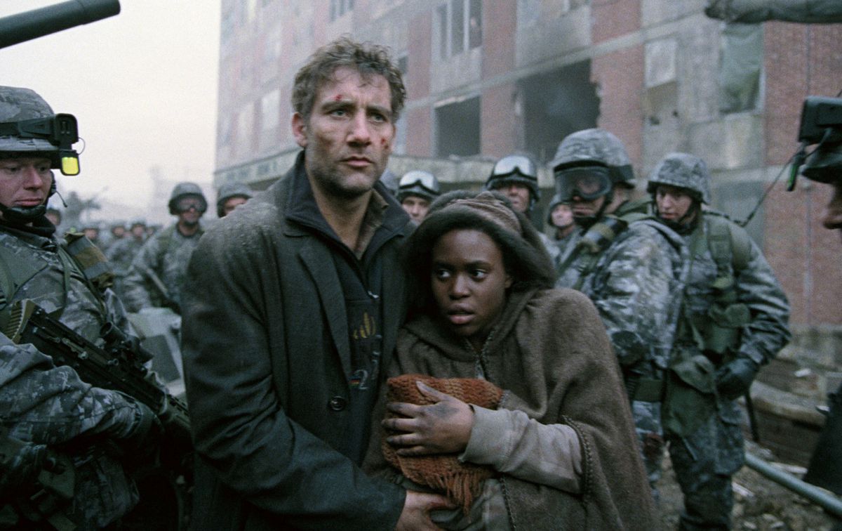 Clive Owen et Clare-Hope Ashitey dans Enfants des hommes (2006)