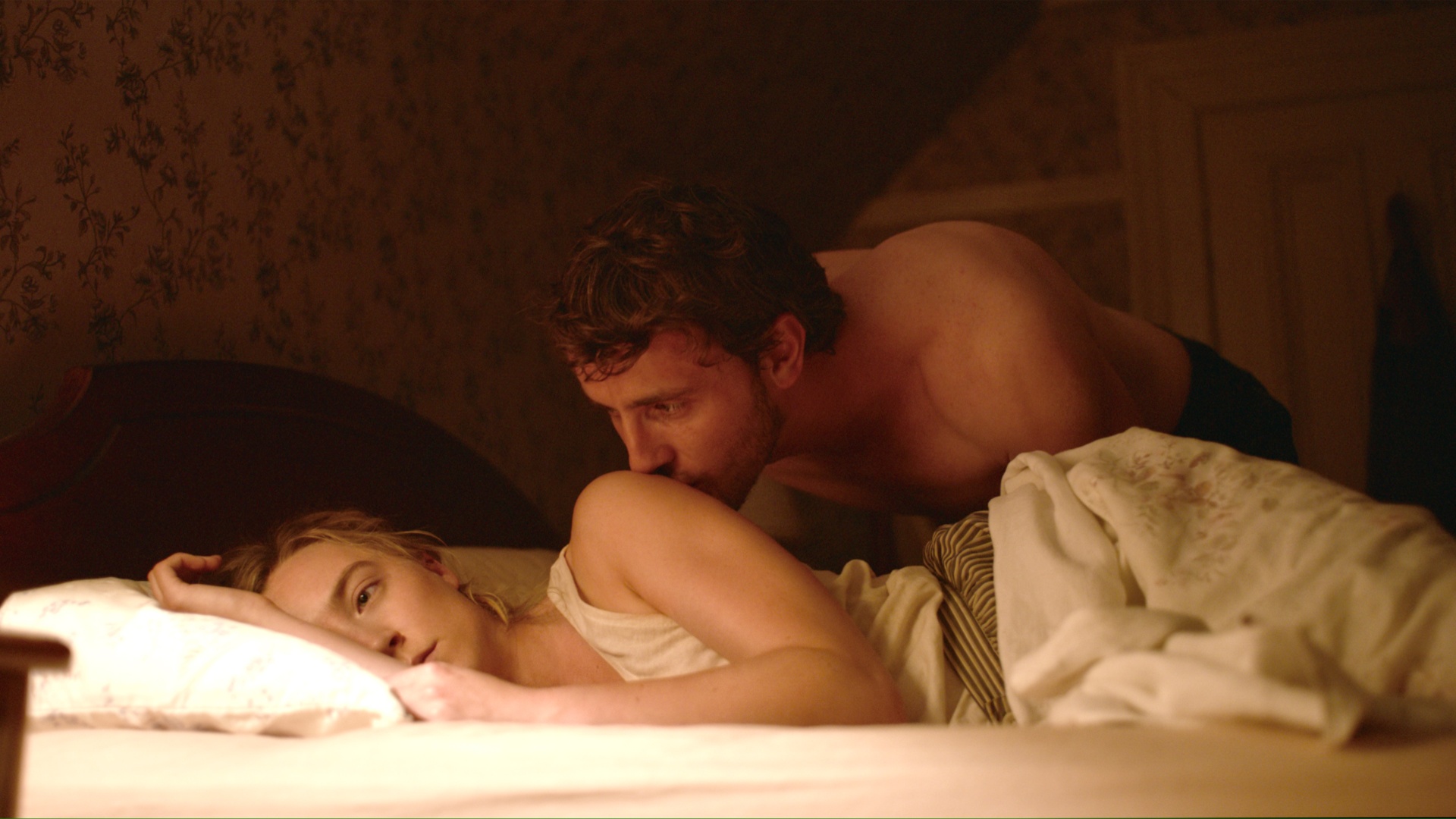 Saoirse Ronan et Paul Mescal dans Foe