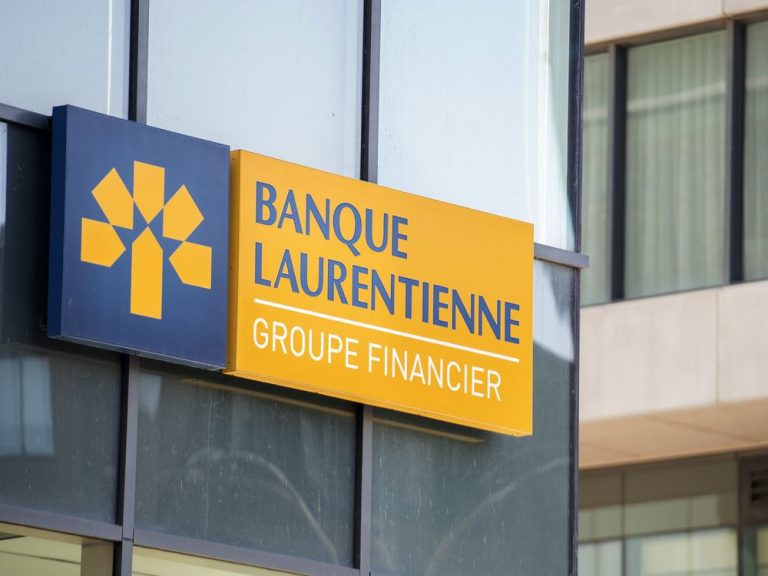 La Banque Laurentienne glisse alors que le PDG rejette les questions sur un examen stratégique qui pourrait mener à une vente