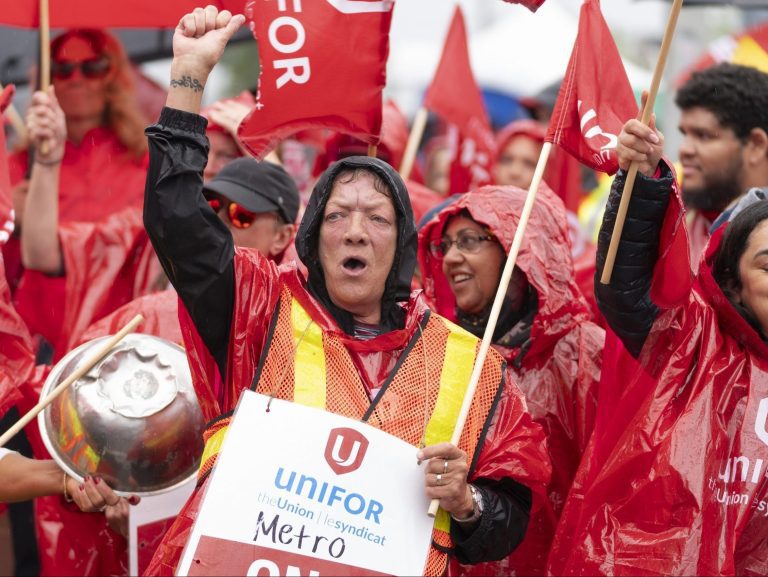 Les travailleurs de la région métropolitaine de Toronto ratifient l’entente, mettant ainsi fin à la grève