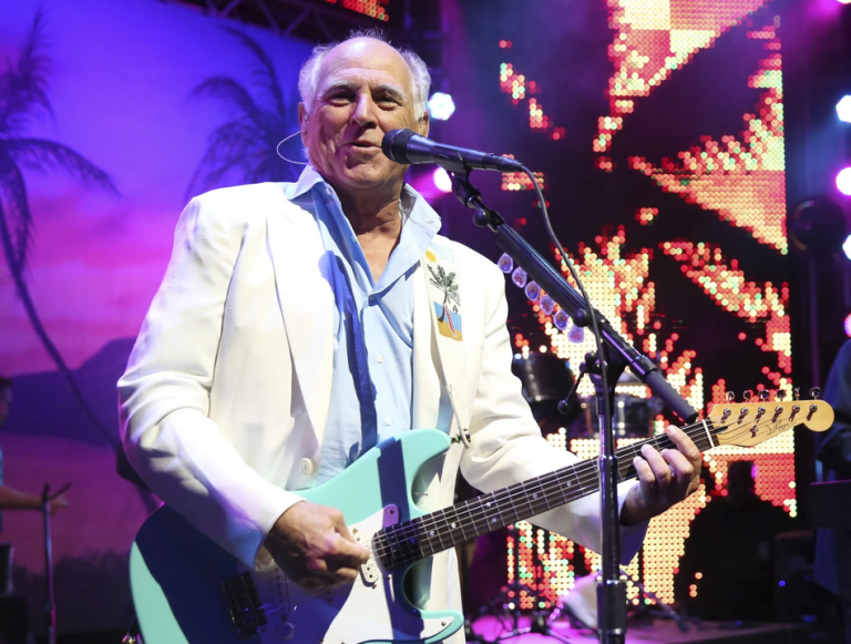 Jimmy Buffett, le chanteur de « Margaritaville », qui a transformé sa vie de clochard en empire, est décédé à 76 ans