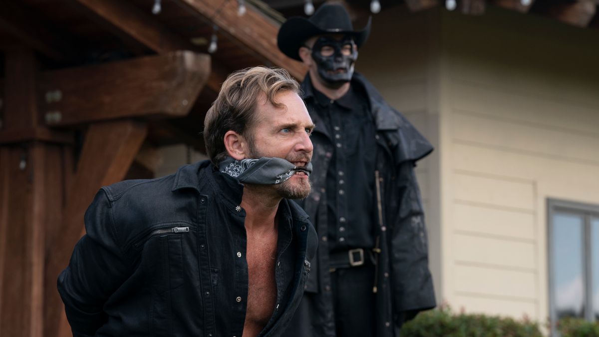 Josh Lucas struggles as he