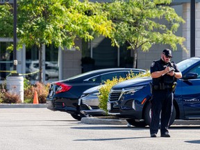 La police d'Ottawa enquête après que deux personnes ont été tuées et d'autres blessées dans le stationnement du Infinity Convention Centre, le dimanche 3 septembre 2023.Ashley Fraser/Postmedia