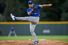 Le partant des Jays, Yusei Kikuchi, n'a duré que 4,2 manches samedi contre les Rocheuses.  GETTY IMAGES