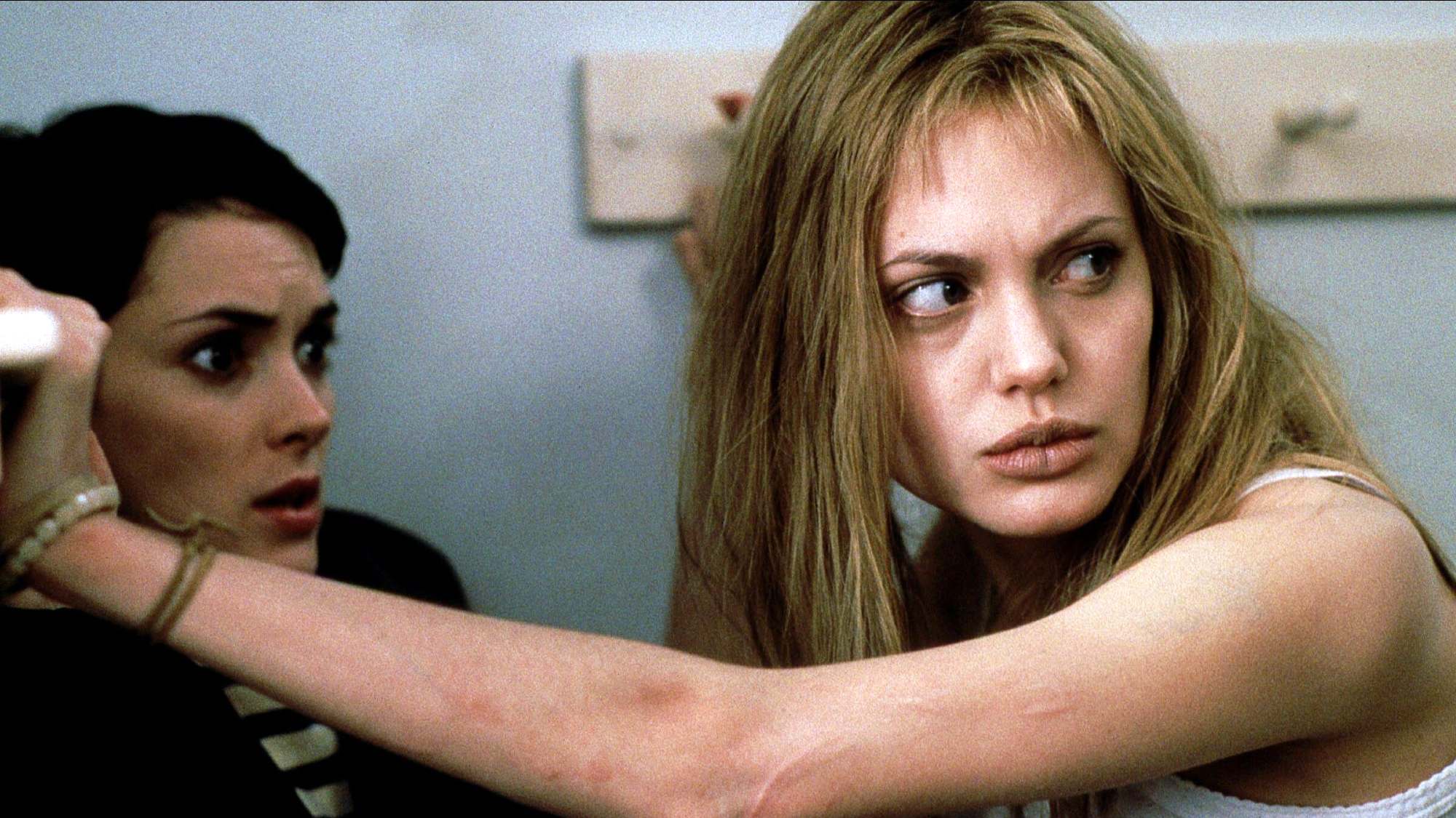 Winona Ryder et Angelina Jolie dans Girl, Interrupted