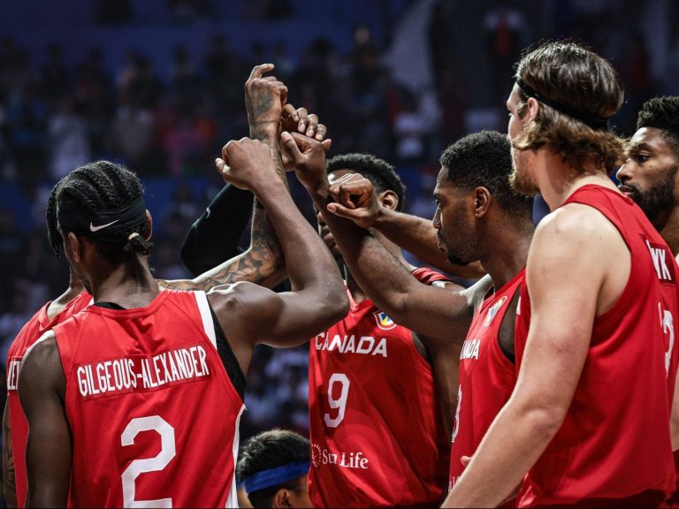 Le Canada bat l’Espagne à la Coupe du Monde FIBA ​​et fera sa première participation olympique depuis 2000