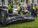 Alors que de nombreux éducateurs soulignent qu'ils ne tolèrent pas le vandalisme tel que le renversement de la statue de Sir John A. Macdonald à la Place du Canada, le Dr Philip SS Howard de McGill affirme qu'il n'est pas difficile de comprendre à quel point les personnes marginalisées peuvent ressentir que le vandalisme est « un moyen de faire entendre sa voix quand personne ne semble l'écouter.