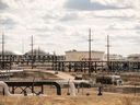 Réservoirs de stockage et pipelines d'Enbridge à Hardisty, en Alberta.