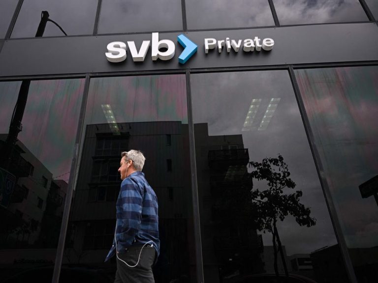 Les actions bancaires américaines chutent pour le pire mois depuis le déclenchement de la crise du SVB