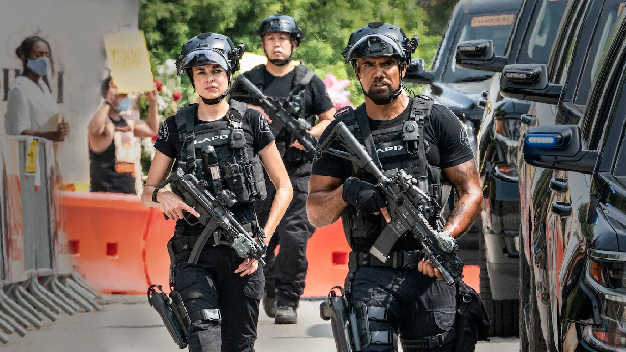 Lina Esco dans le rôle de Christina Alonso et Shemar Moor dans le rôle de Daniel Harrelson dans SWAT