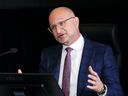 Le ministre de la Justice et procureur général du Canada, David Lametti, comparaît comme témoin devant la Commission d'urgence pour l'ordre public à Ottawa, le mercredi 23 novembre 2022. LA PRESSE CANADIENNE/Sean Kilpatrick