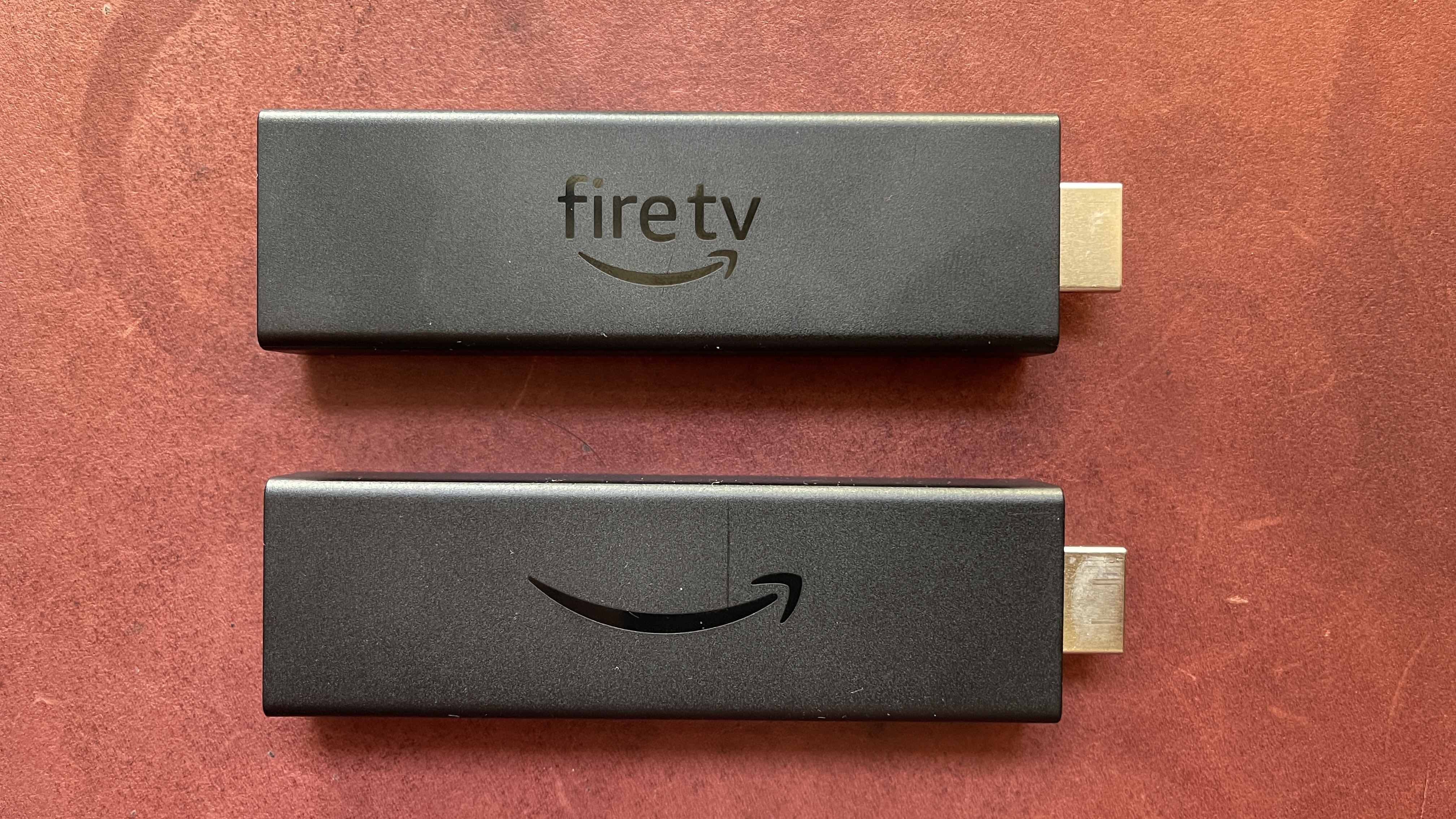 Amazon Fire TV Stick 4K Max (en haut) et Fire TV Stick 4K (ci-dessous)