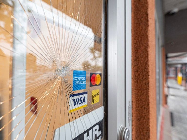 Des commerces endommagés et des habitants secoués après une violente bagarre érythréenne à Calgary