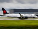 Un avion d'Air Canada à l'aéroport international Pierre-Elliott-Trudeau de Montréal.