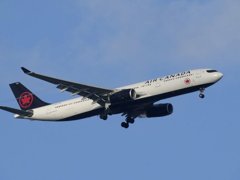 L’agence de santé enquête sur un incident de vomi d’Air Canada qui fait écho aux malheurs plus larges des clients