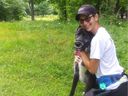 Marylou Trahan est vue avec son chien, Zuri. 