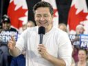 Le chef conservateur Pierre Poilievre prend la parole lors d'un rassemblement à Sault Ste.  Marie, Ontario, le 27 juillet 2023. Le Canada a besoin d'un leader sensé comme Poilievre pour réunifier le pays, disent Michel et Barbara Maisonneuve.