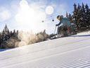 Blackcomb reste ouvert jusqu'au 22 mai et est la plus haute des deux montagnes à 7 494 pieds.