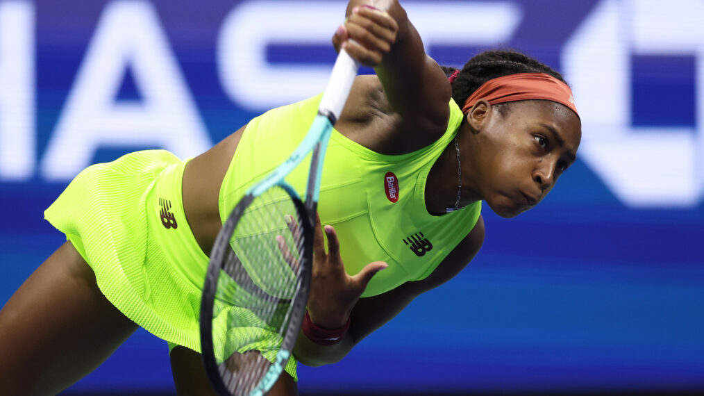 L'Américaine Coco Gauff sert contre la Tchèque Karolina Muchova lors de l'US Open le jeudi 7 septembre 2023.