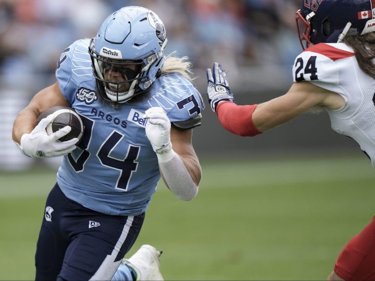 Ouellette se précipite pour deux touchés, les Argos cimentent leur place en séries éliminatoires avec une victoire contre les Alouettes