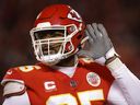 Chris Jones des Chiefs de Kansas City réagit après avoir limogé Joe Burrow des Bengals de Cincinnati.