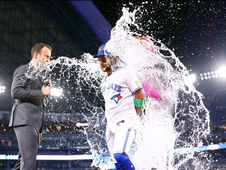 Bichette redevient une douleur royale pour ses adversaires alors que les Jays dominent KC