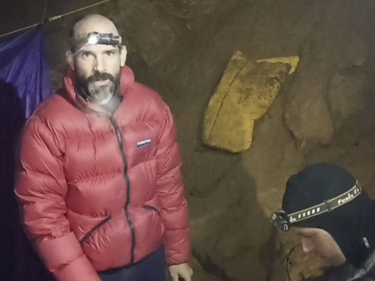 Début des opérations de sauvetage d’un chercheur américain malade, coincé à 3 000 pieds dans une grotte turque, selon des responsables