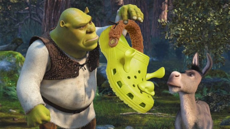 Et puis j'ai vu ses chaussures, maintenant j'y crois : les crocs sur le thème de Shrek arrivent, que Dieu nous aide tous
