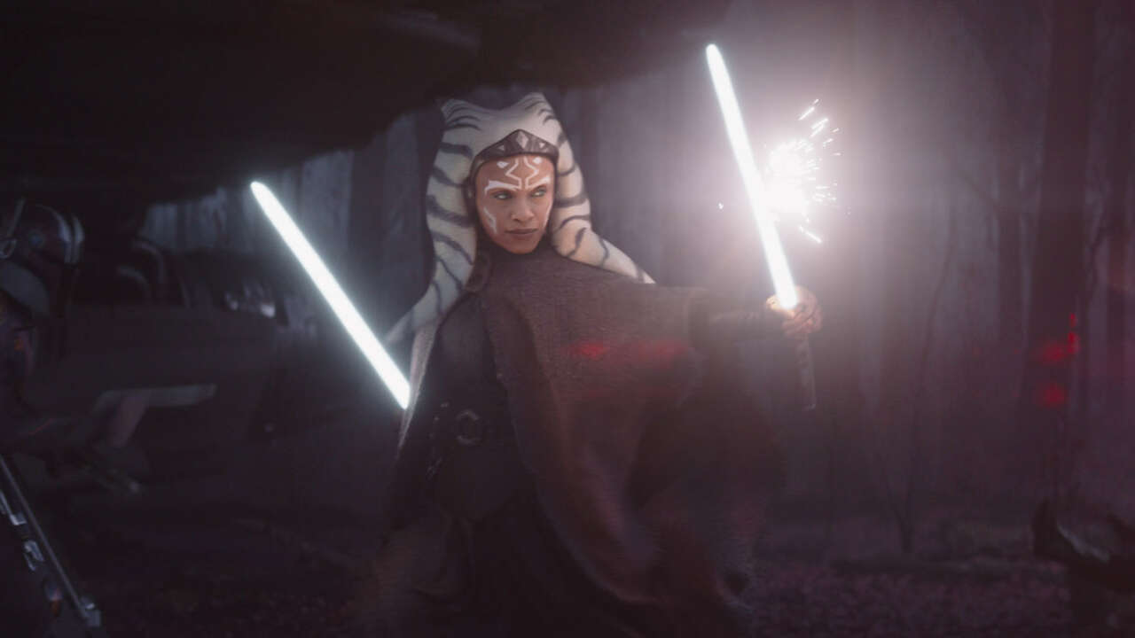 Le sabre laser Ahsoka de Rosario Dawson a un changement majeur par rapport au Mandalorien
