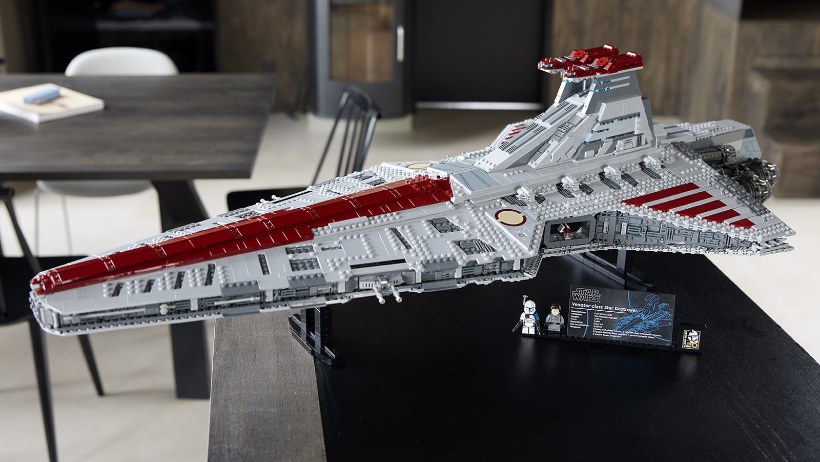 Trucs cool : célébrez 20 ans de guerre des clones avec le destroyer stellaire de classe Venator Star Wars de LEGO
