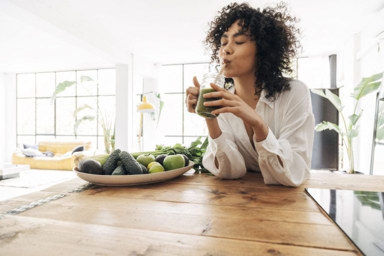 Obtenez vos légumes verts en déplacement avec ces meilleures poudres pour boissons vertes